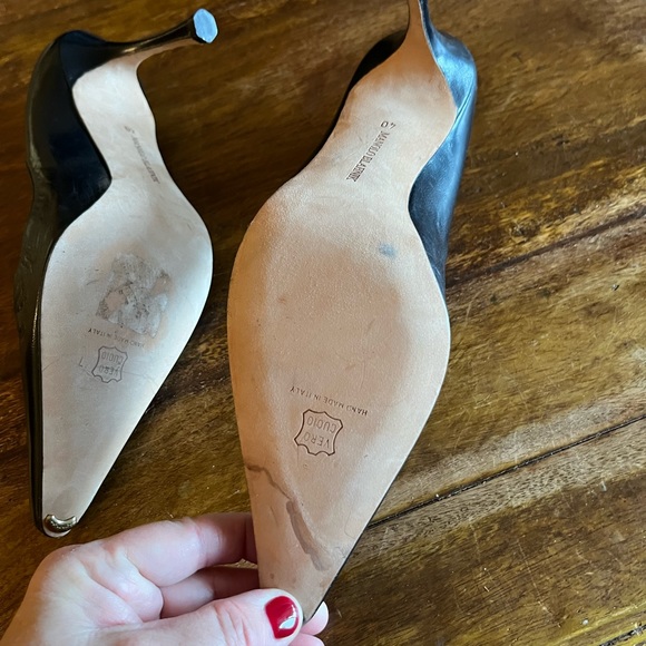 Manolo Blahnik navy leather pumps - Picture 5 of 7